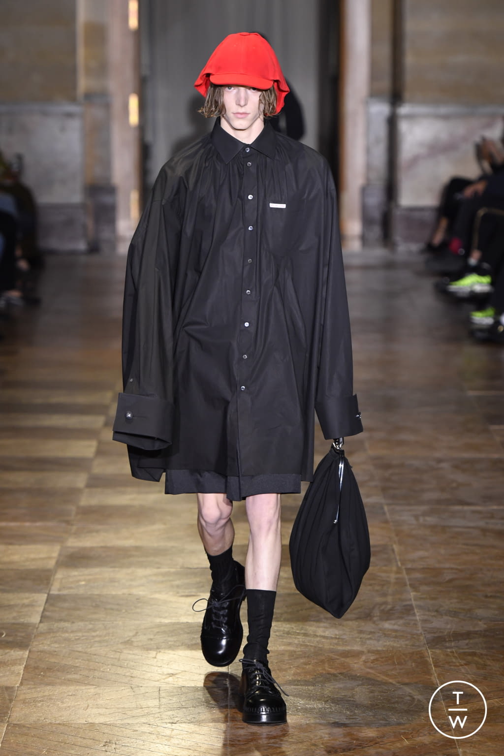 Fashion Week Paris Spring/Summer 2022 look 50 from the Raf Simons collection womenswear