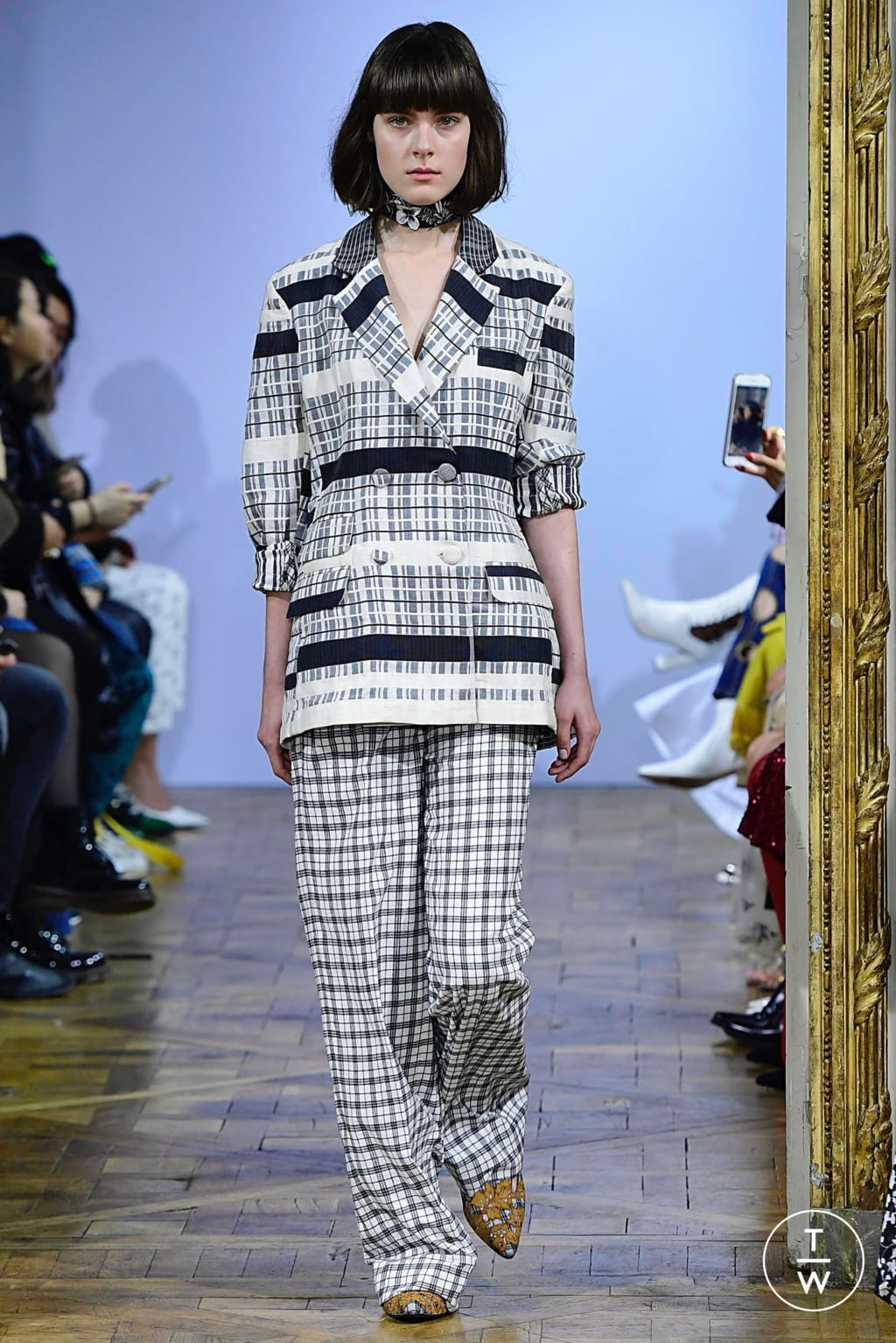 Fashion Week Paris Fall/Winter 2019 look 1 from the Rahul Mishra collection 女装