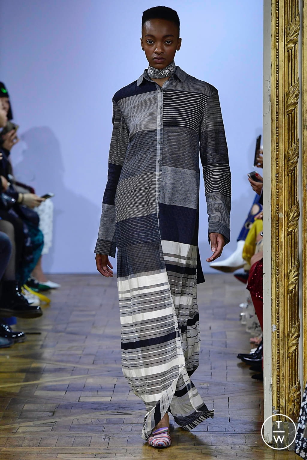 Fashion Week Paris Fall/Winter 2019 look 2 de la collection Rahul Mishra womenswear