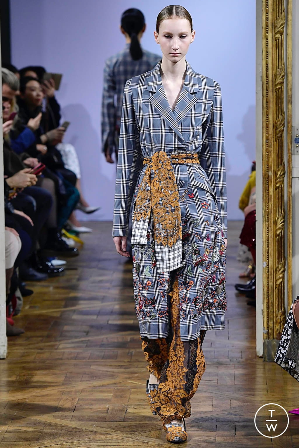 Fashion Week Paris Fall/Winter 2019 look 14 from the Rahul Mishra collection 女装