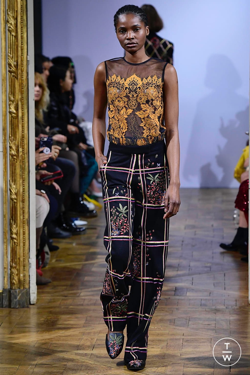 Fashion Week Paris Fall/Winter 2019 look 16 de la collection Rahul Mishra womenswear