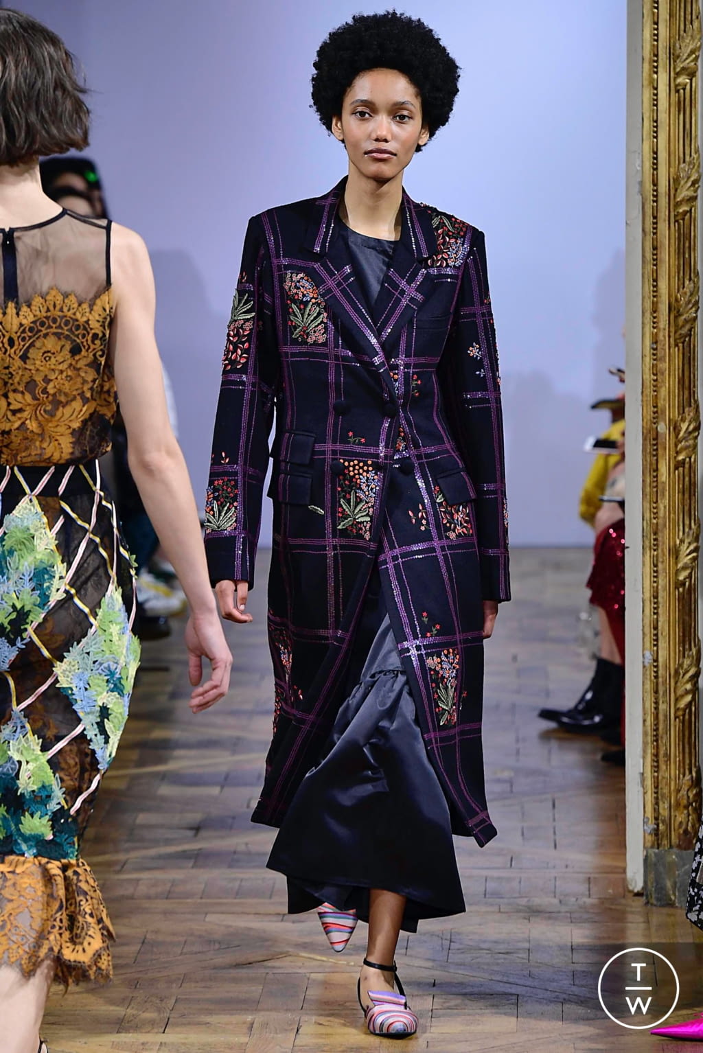 Fashion Week Paris Fall/Winter 2019 look 25 from the Rahul Mishra collection 女装