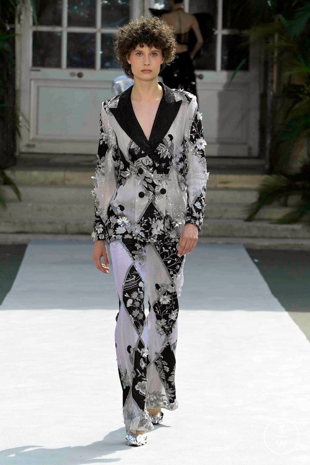 Fashion Week Paris Fall/Winter 2023 look 12 from the Rahul Mishra collection 高级定制