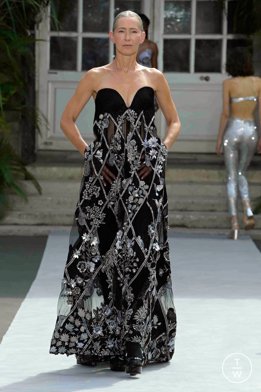 Fashion Week Paris Fall/Winter 2023 look 23 from the Rahul Mishra collection couture