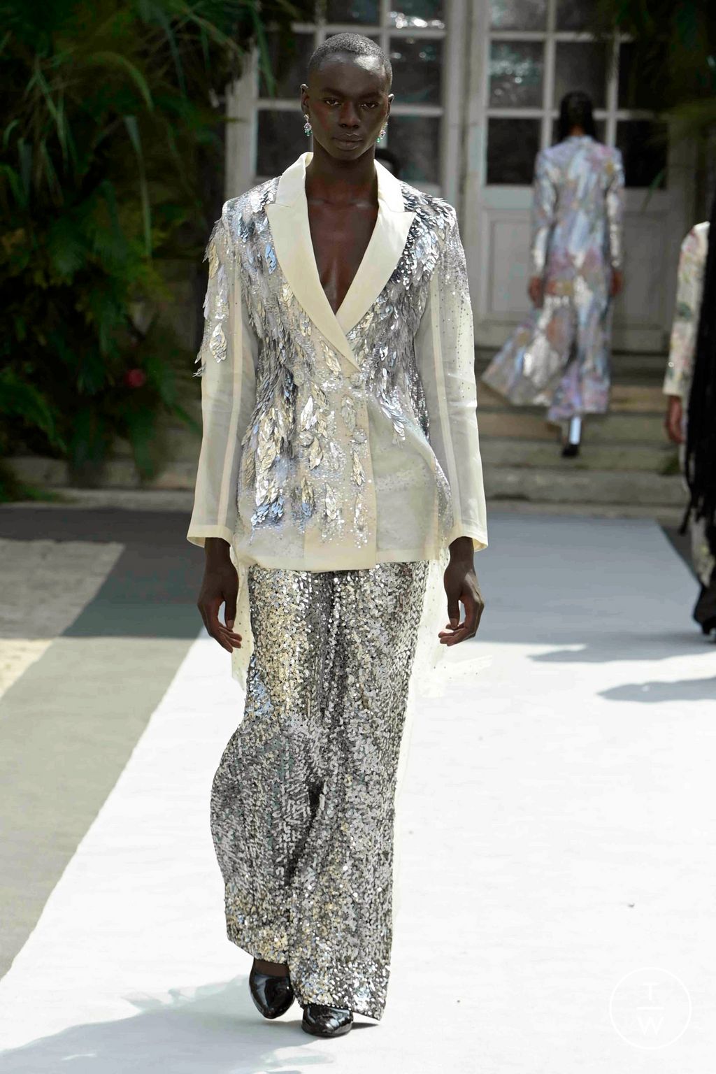 Fashion Week Paris Fall/Winter 2023 look 38 from the Rahul Mishra collection couture