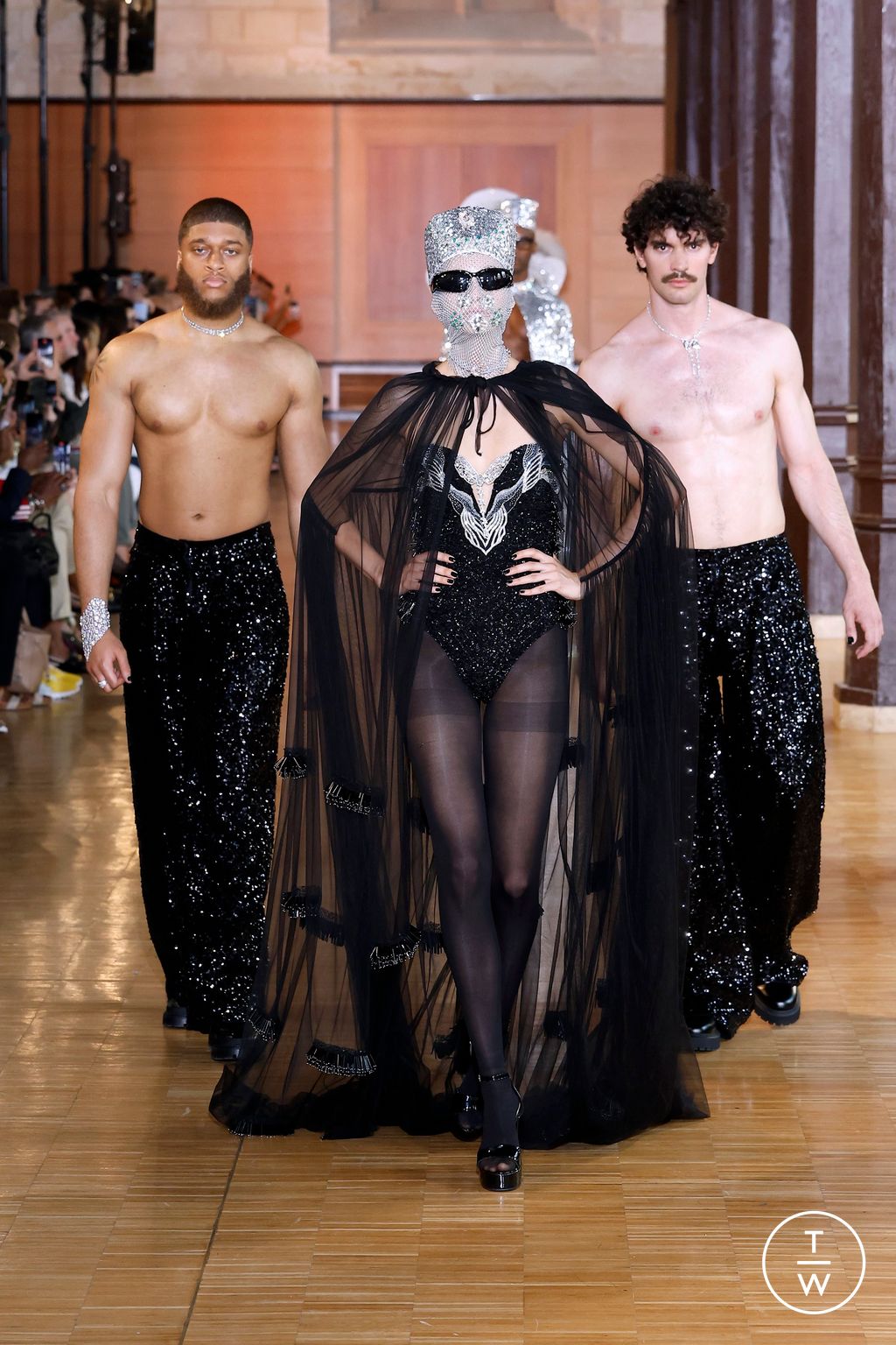 Fashion Week Paris Fall/Winter 2024 look 7 from the Rahul Mishra collection couture