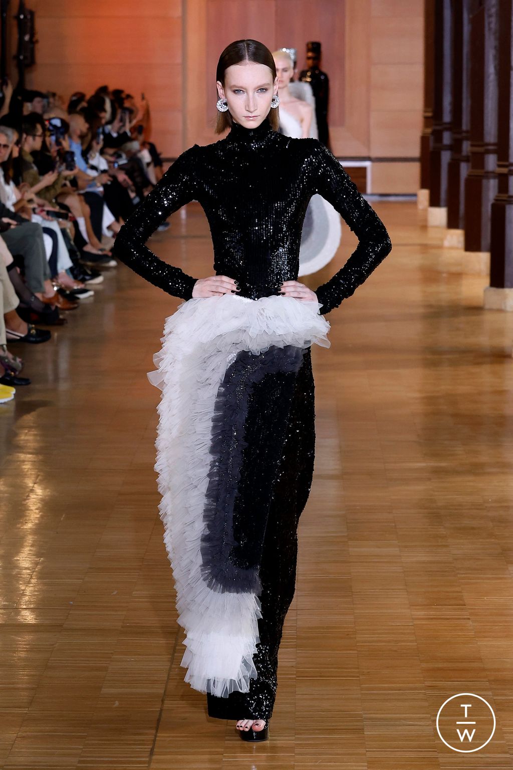 Fashion Week Paris Fall/Winter 2024 look 22 from the Rahul Mishra collection couture