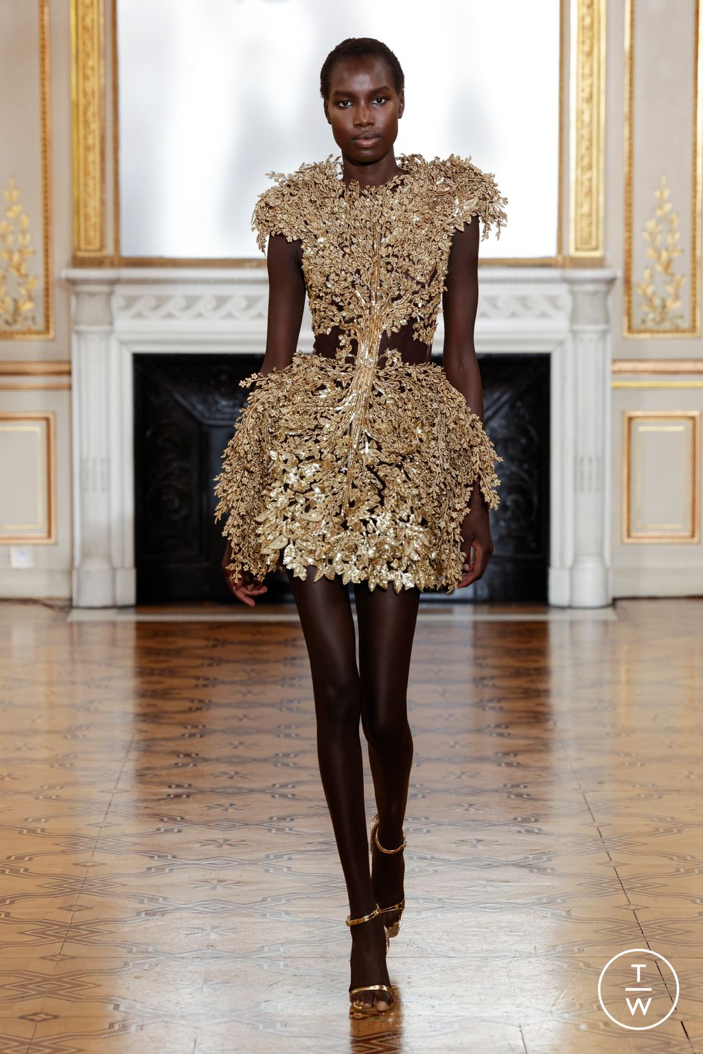 Fashion Week Paris Fall/Winter 2022 look 3 from the Rahul Mishra collection couture