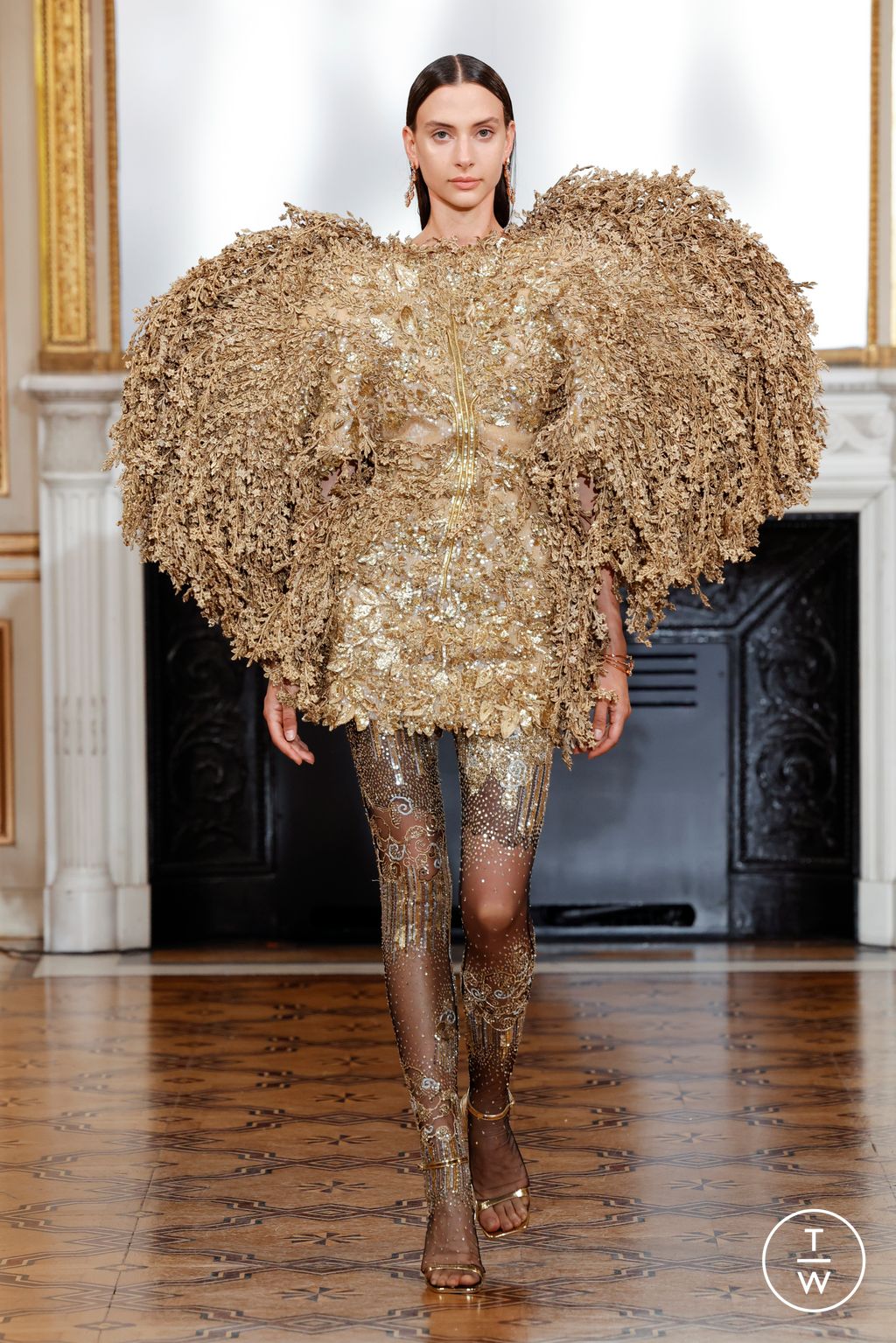 Fashion Week Paris Fall/Winter 2022 look 5 de la collection Rahul Mishra couture