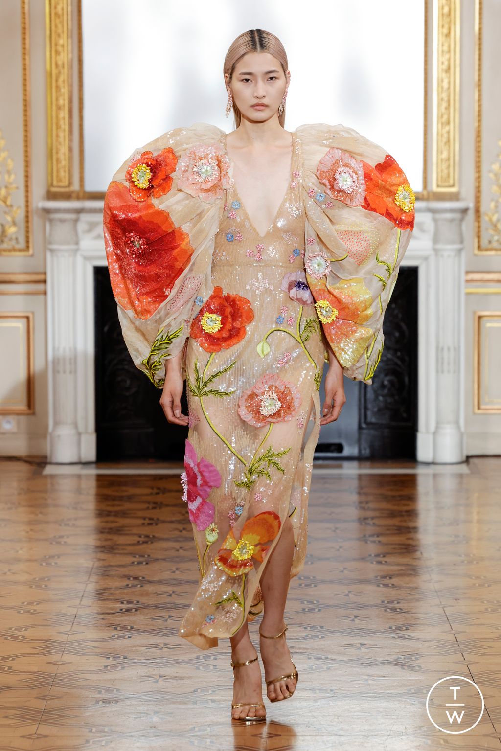 Fashion Week Paris Fall/Winter 2022 look 15 from the Rahul Mishra collection couture