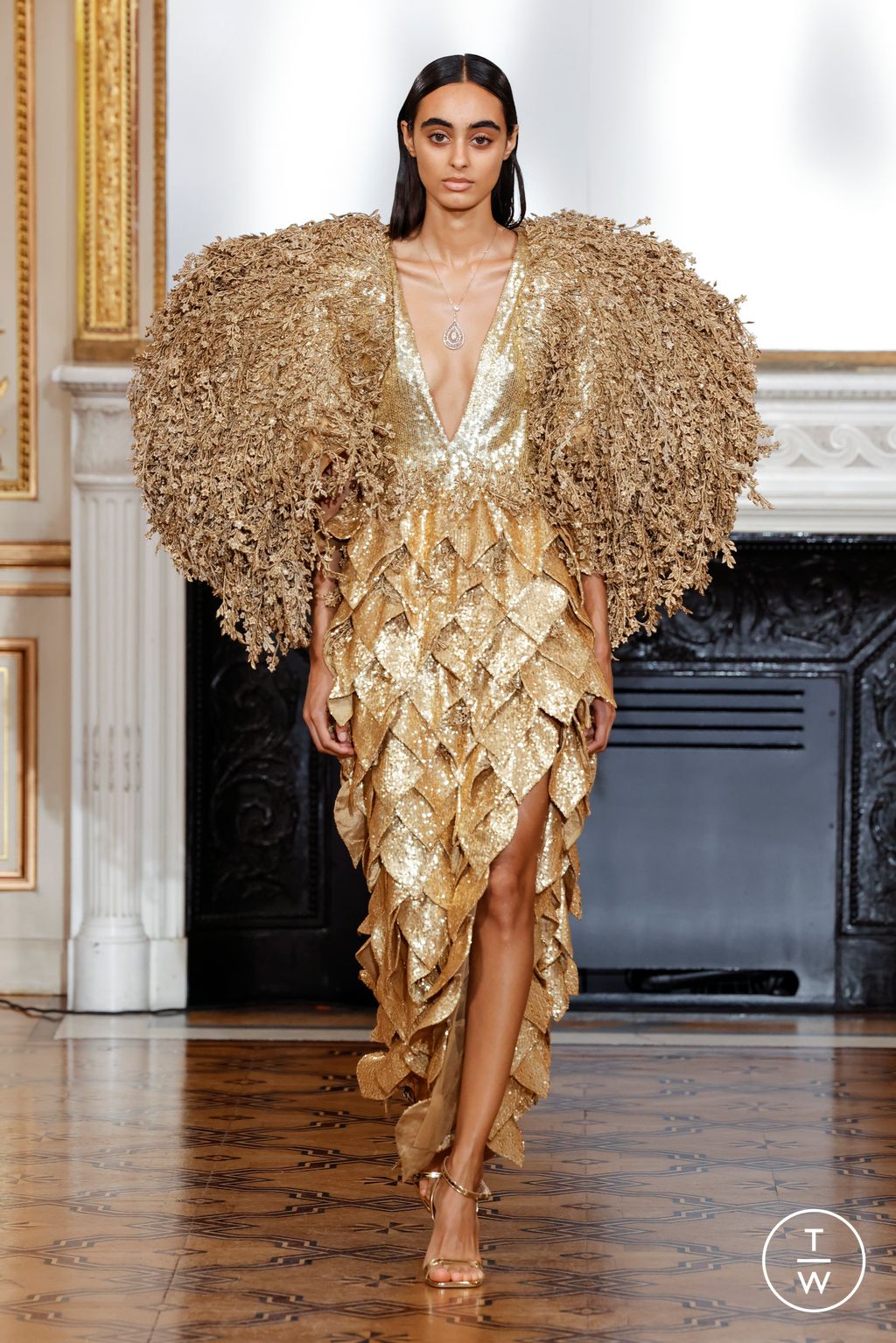 Fashion Week Paris Fall/Winter 2022 look 20 from the Rahul Mishra collection couture