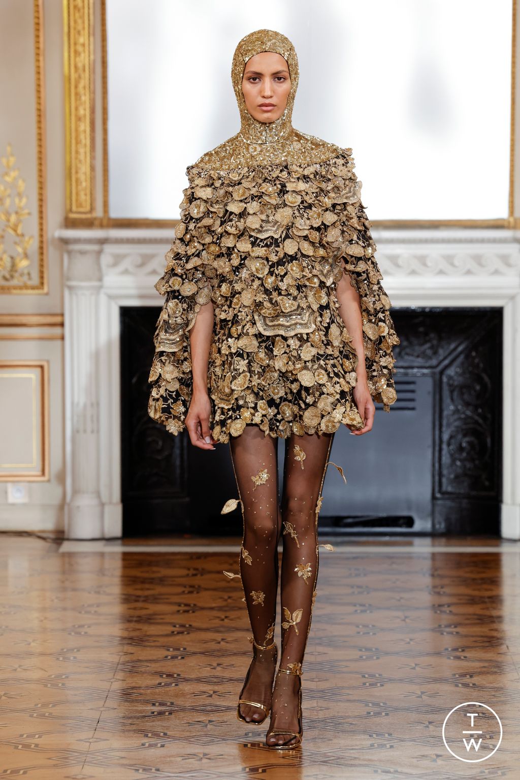 Fashion Week Paris Fall/Winter 2022 look 21 from the Rahul Mishra collection 高级定制