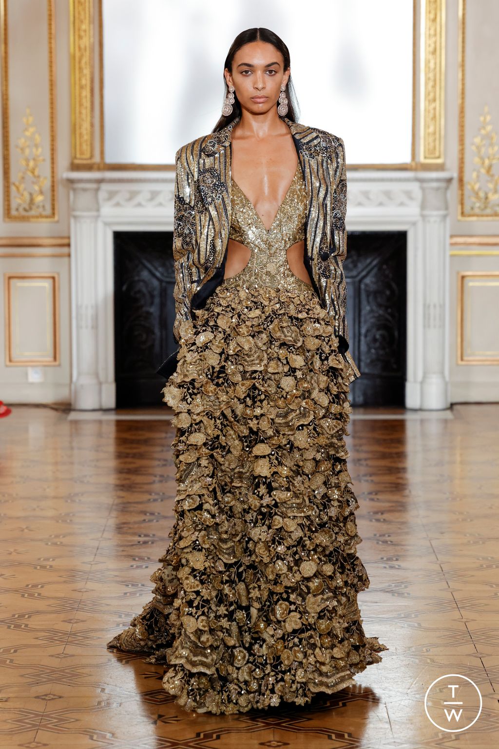Fashion Week Paris Fall/Winter 2022 look 24 from the Rahul Mishra collection couture