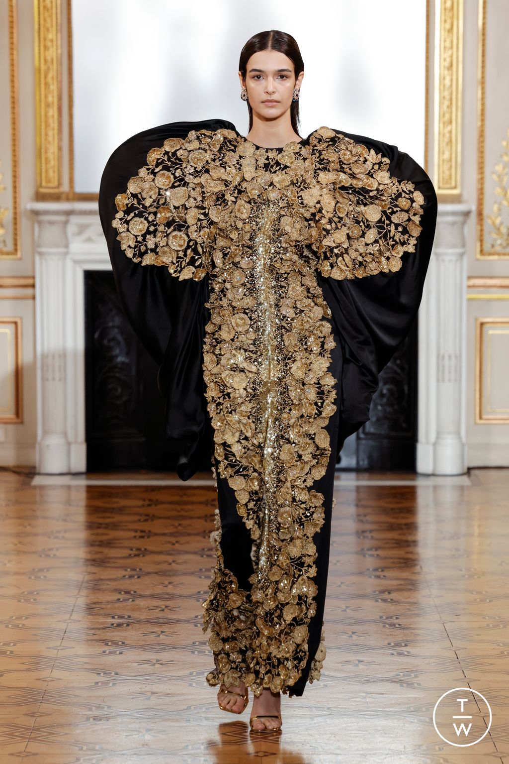 Fashion Week Paris Fall/Winter 2022 look 26 from the Rahul Mishra collection couture
