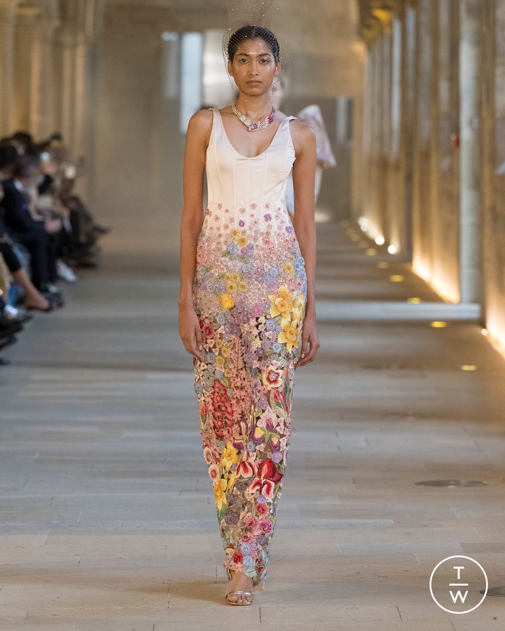 Fashion Week Paris Fall/Winter 2025 look 8 de la collection Rahul Mishra couture