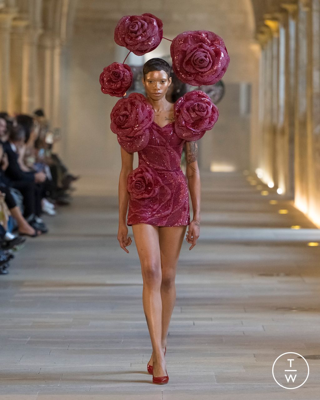 Fashion Week Paris Fall/Winter 2025 look 11 de la collection Rahul Mishra couture