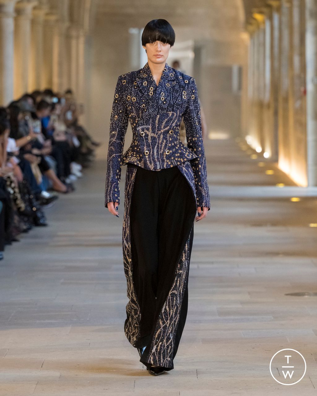 Fashion Week Paris Fall/Winter 2025 look 20 de la collection Rahul Mishra couture
