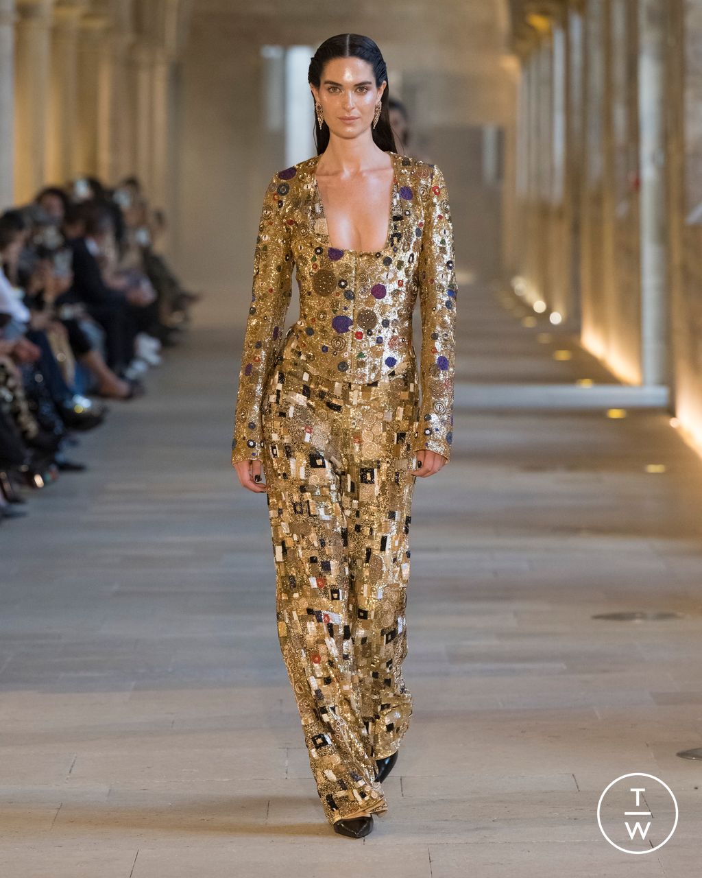 Fashion Week Paris Fall/Winter 2025 look 23 de la collection Rahul Mishra couture