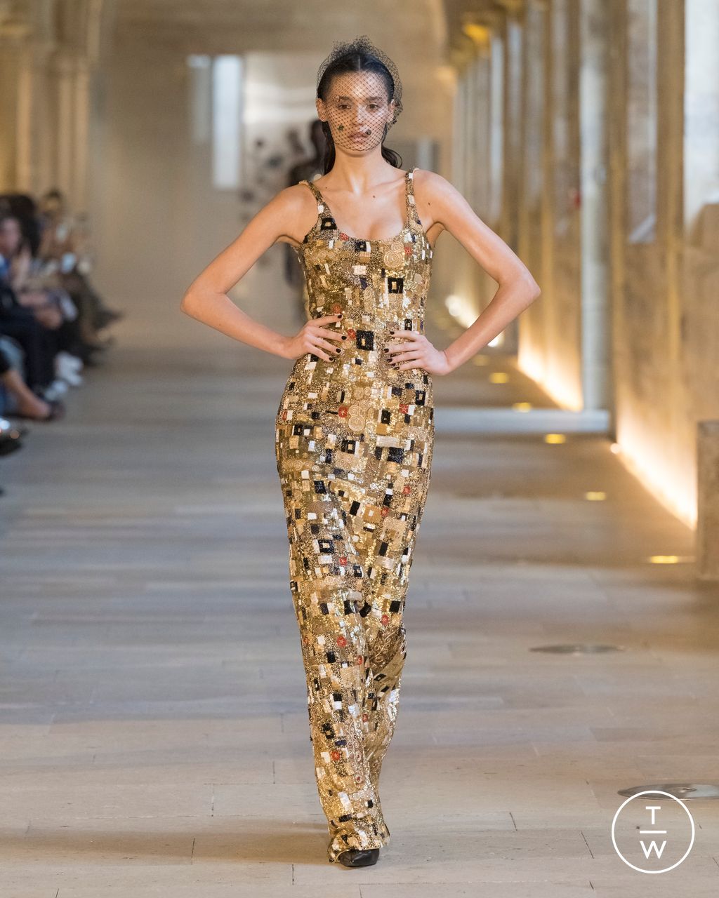 Fashion Week Paris Fall/Winter 2025 look 24 de la collection Rahul Mishra couture