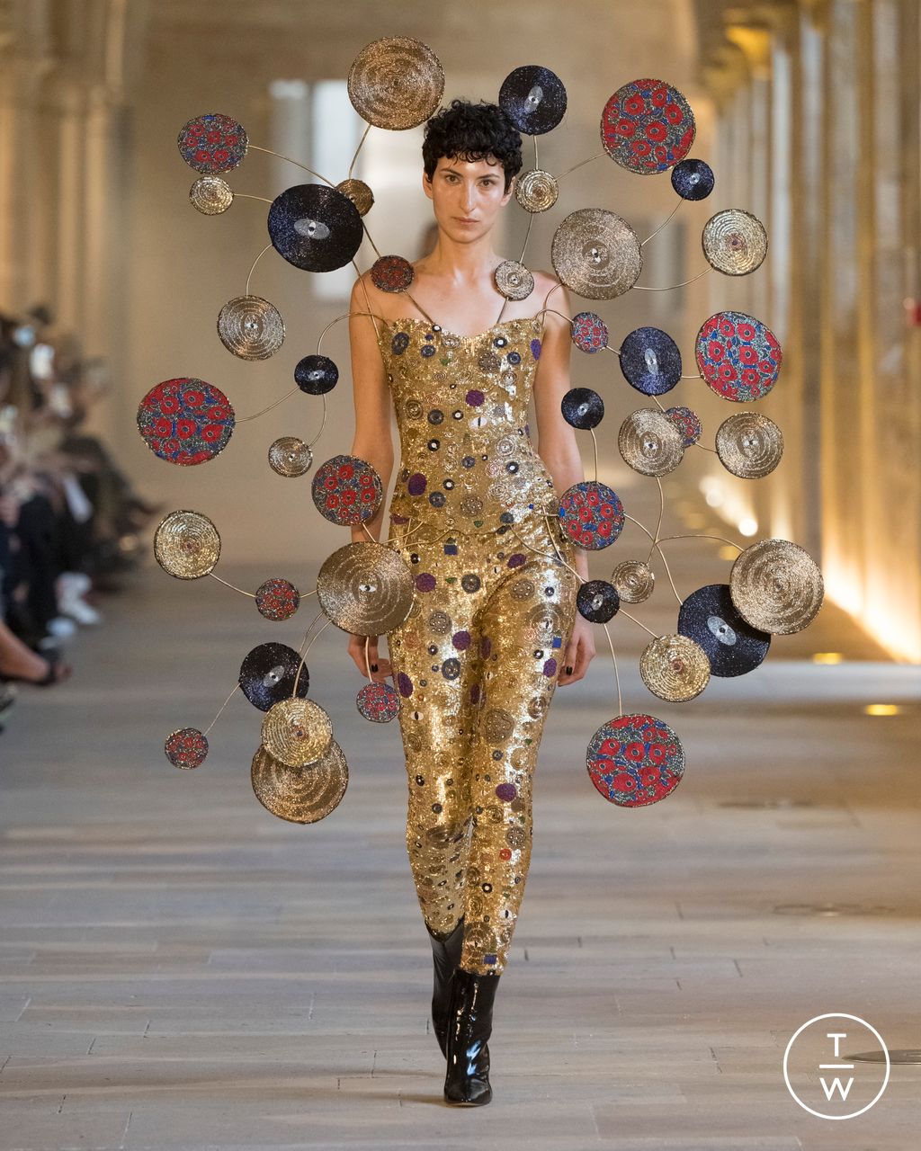 Fashion Week Paris Fall/Winter 2025 look 26 de la collection Rahul Mishra couture