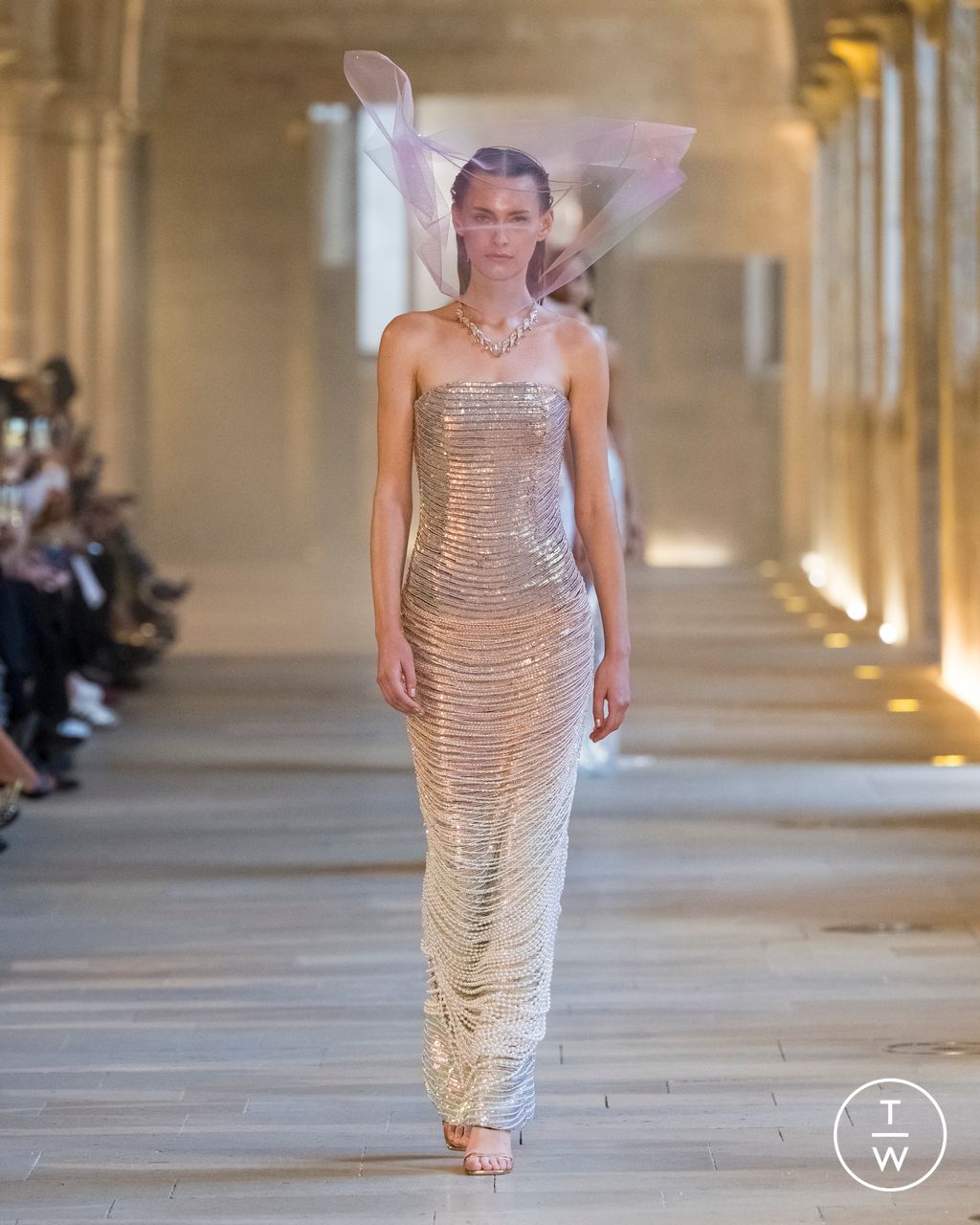 Fashion Week Paris Fall/Winter 2025 look 29 de la collection Rahul Mishra couture