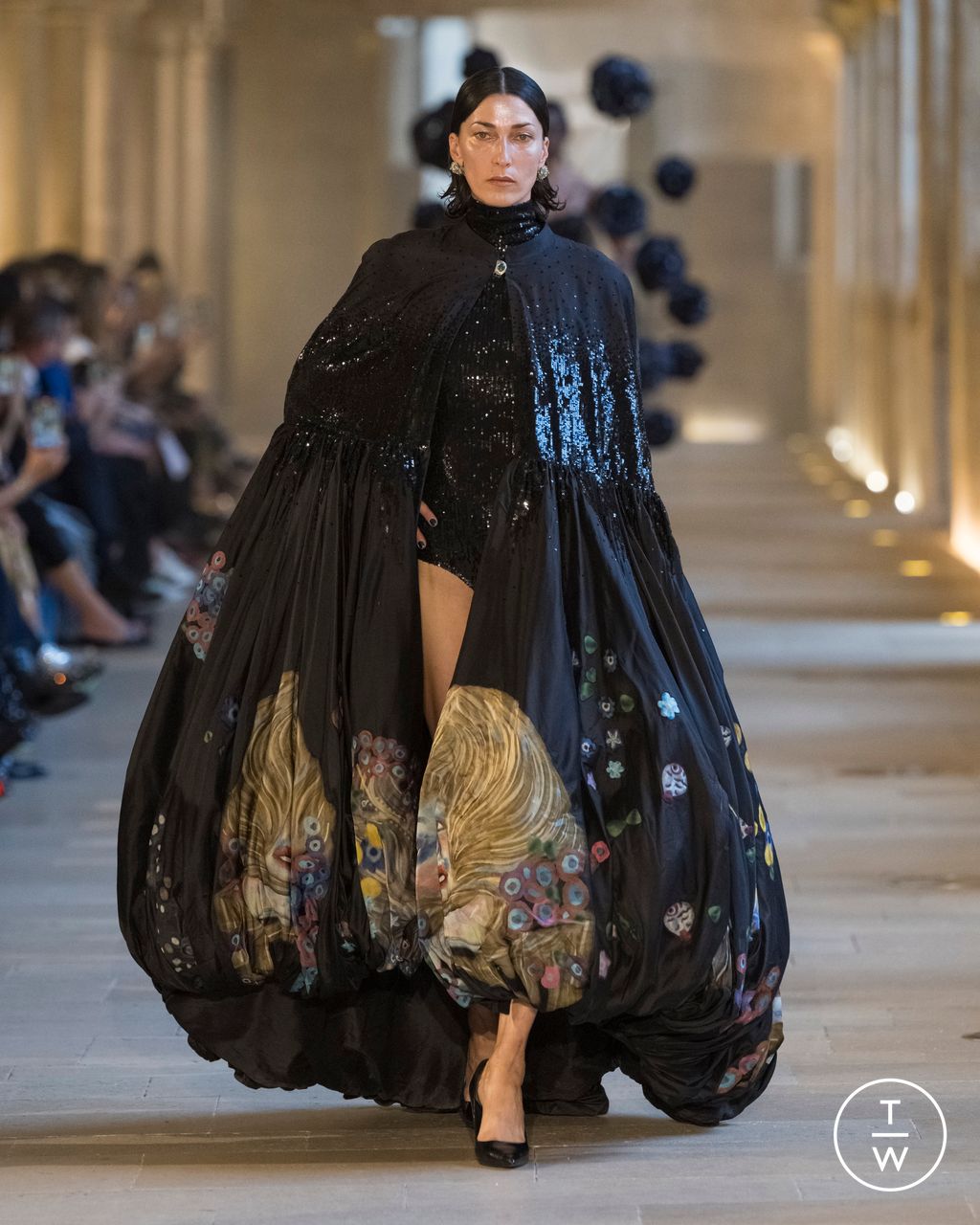 Fashion Week Paris Fall/Winter 2025 look 33 de la collection Rahul Mishra couture
