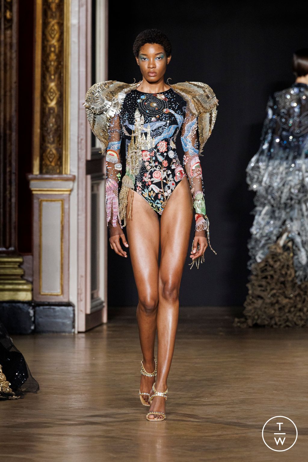 Fashion Week Paris Spring/Summer 2023 look 3 de la collection Rahul Mishra couture