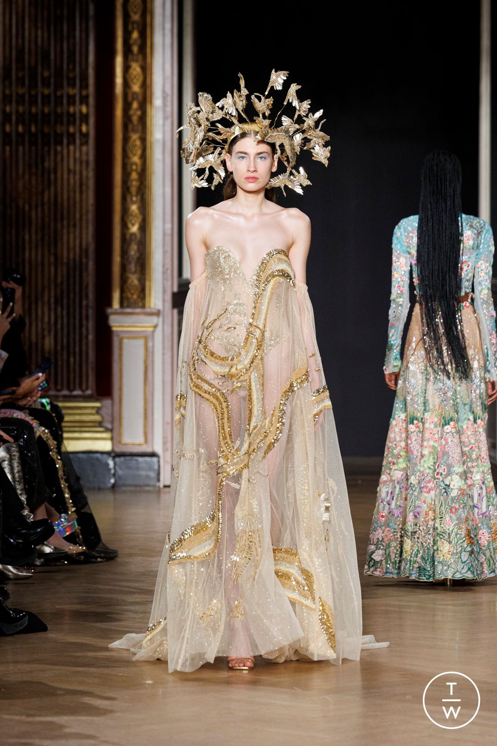 Fashion Week Paris Spring/Summer 2023 look 15 de la collection Rahul Mishra couture