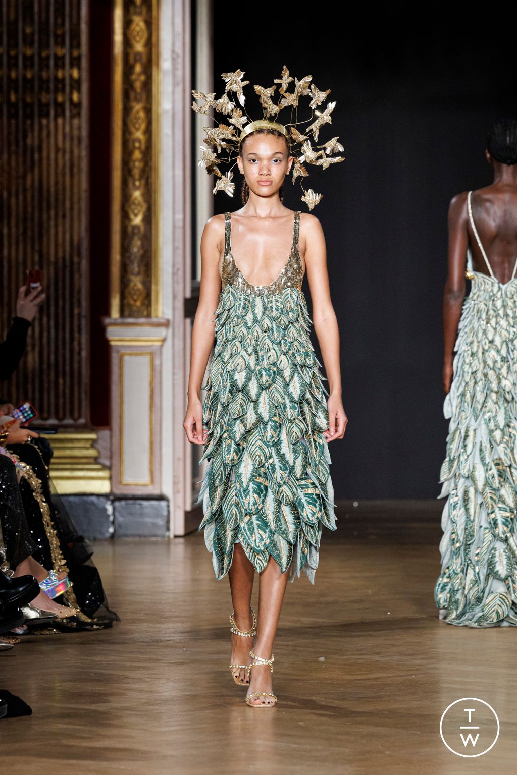Fashion Week Paris Spring/Summer 2023 look 18 de la collection Rahul Mishra couture