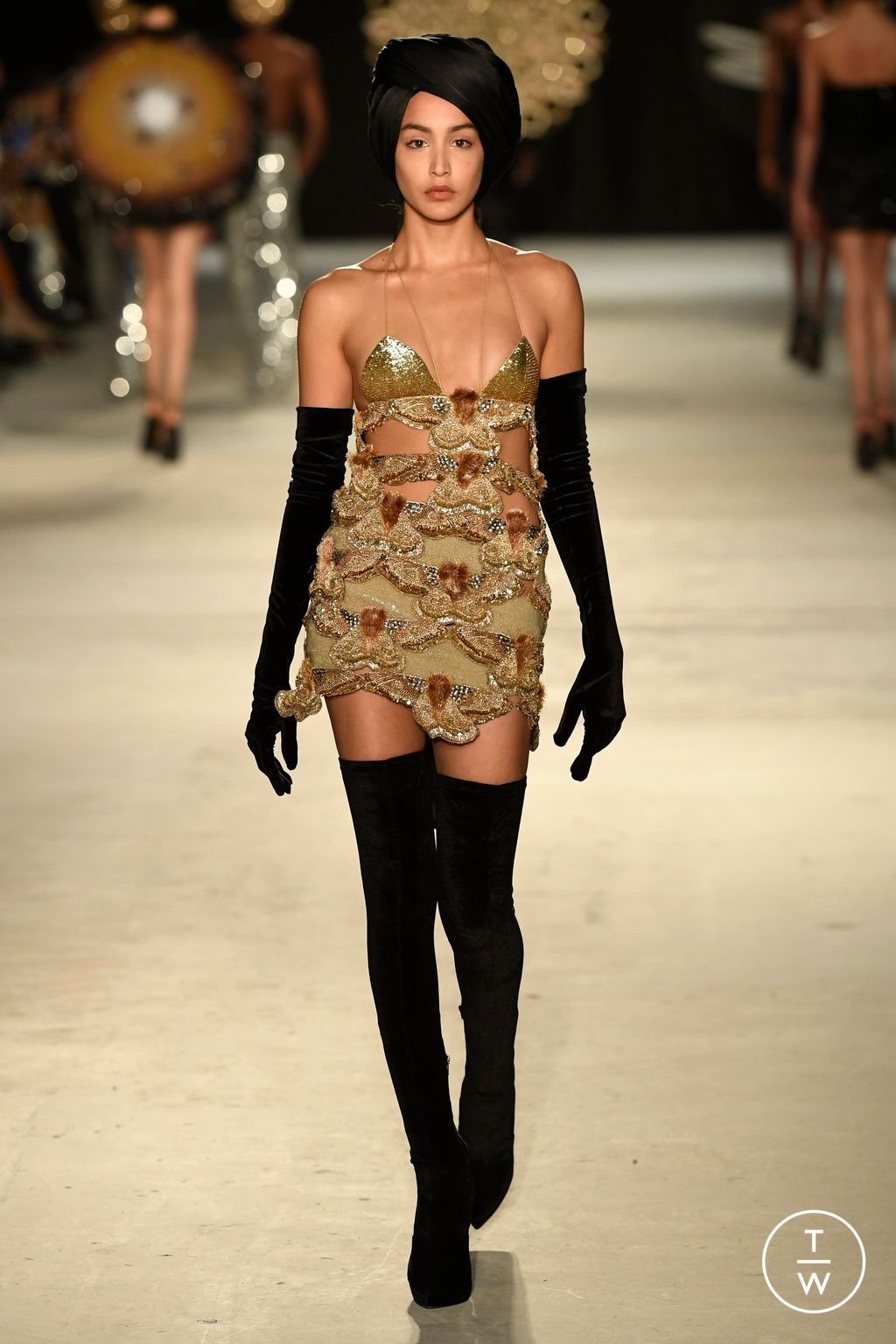 Fashion Week Paris Spring/Summer 2024 look 3 de la collection Rahul Mishra couture