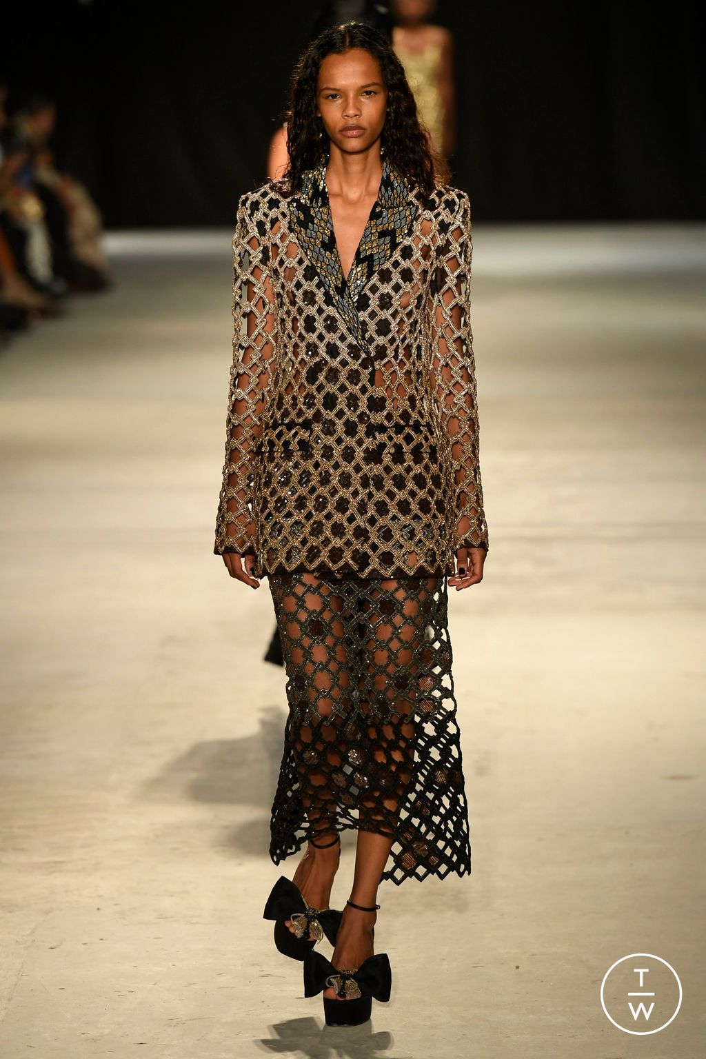 Fashion Week Paris Spring/Summer 2024 look 6 de la collection Rahul Mishra couture