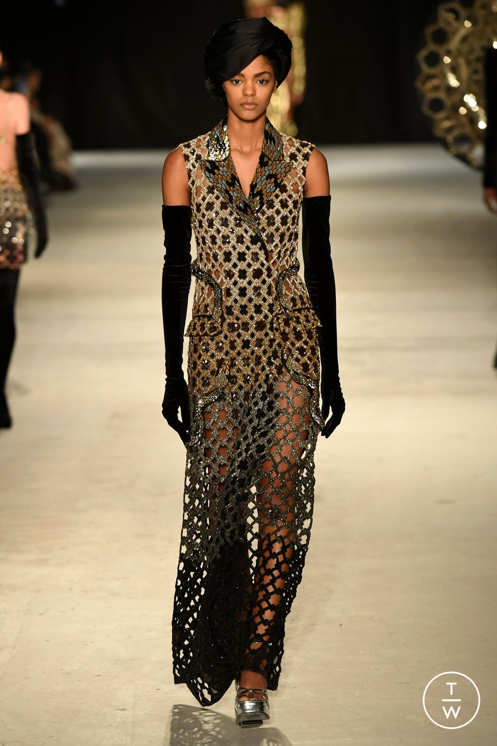 Fashion Week Paris Spring/Summer 2024 look 7 de la collection Rahul Mishra couture