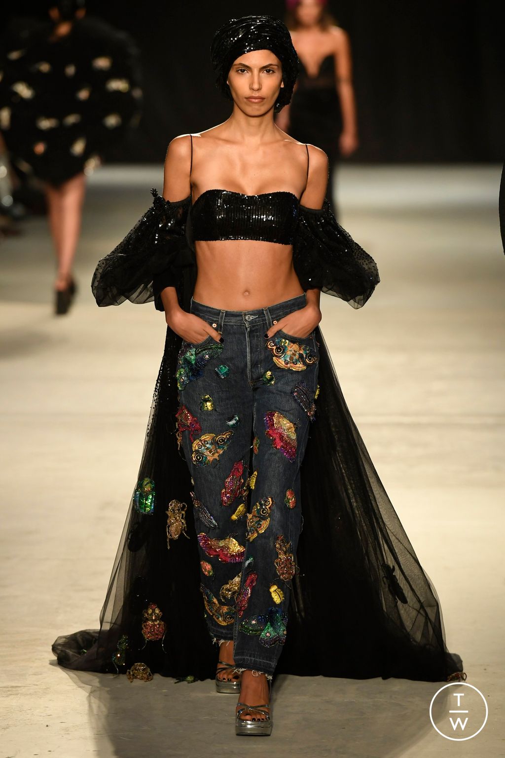 Fashion Week Paris Spring/Summer 2024 look 13 de la collection Rahul Mishra couture