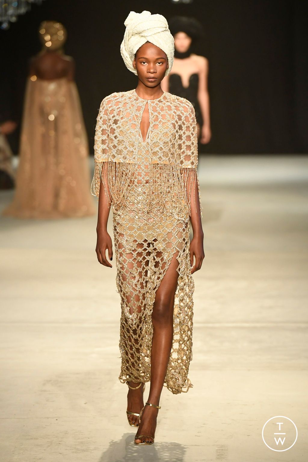 Fashion Week Paris Spring/Summer 2024 look 22 de la collection Rahul Mishra couture
