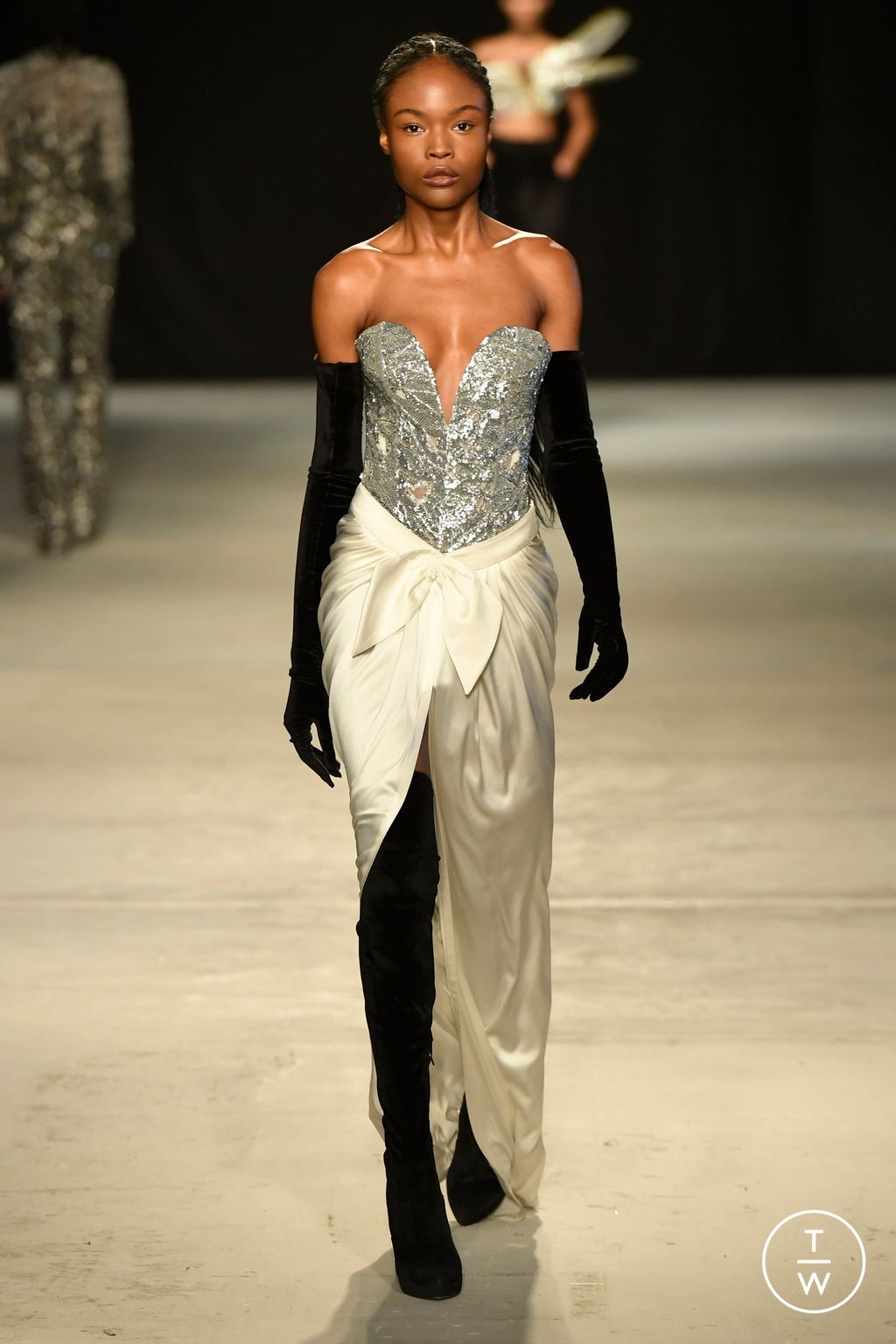 Fashion Week Paris Spring/Summer 2024 look 38 de la collection Rahul Mishra couture