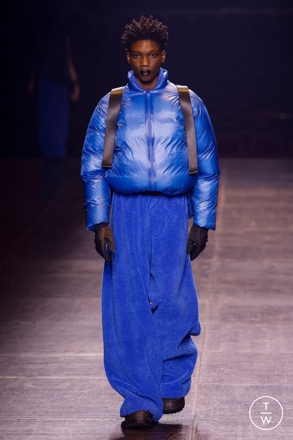 Fashion Week Paris Fall/Winter 2023 look 3 de la collection Rains menswear