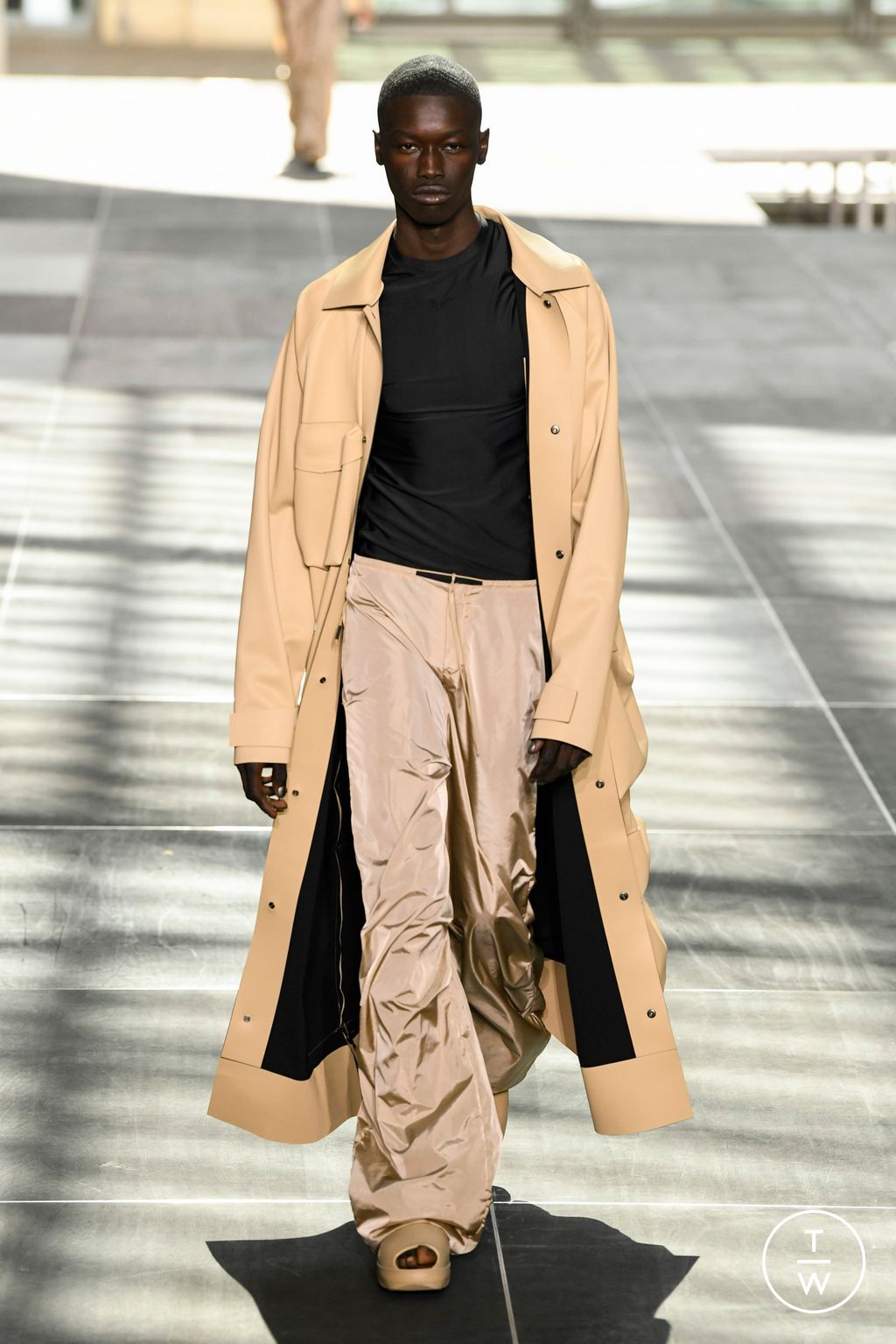 Fashion Week Paris Spring/Summer 2023 look 1 from the Rains collection menswear