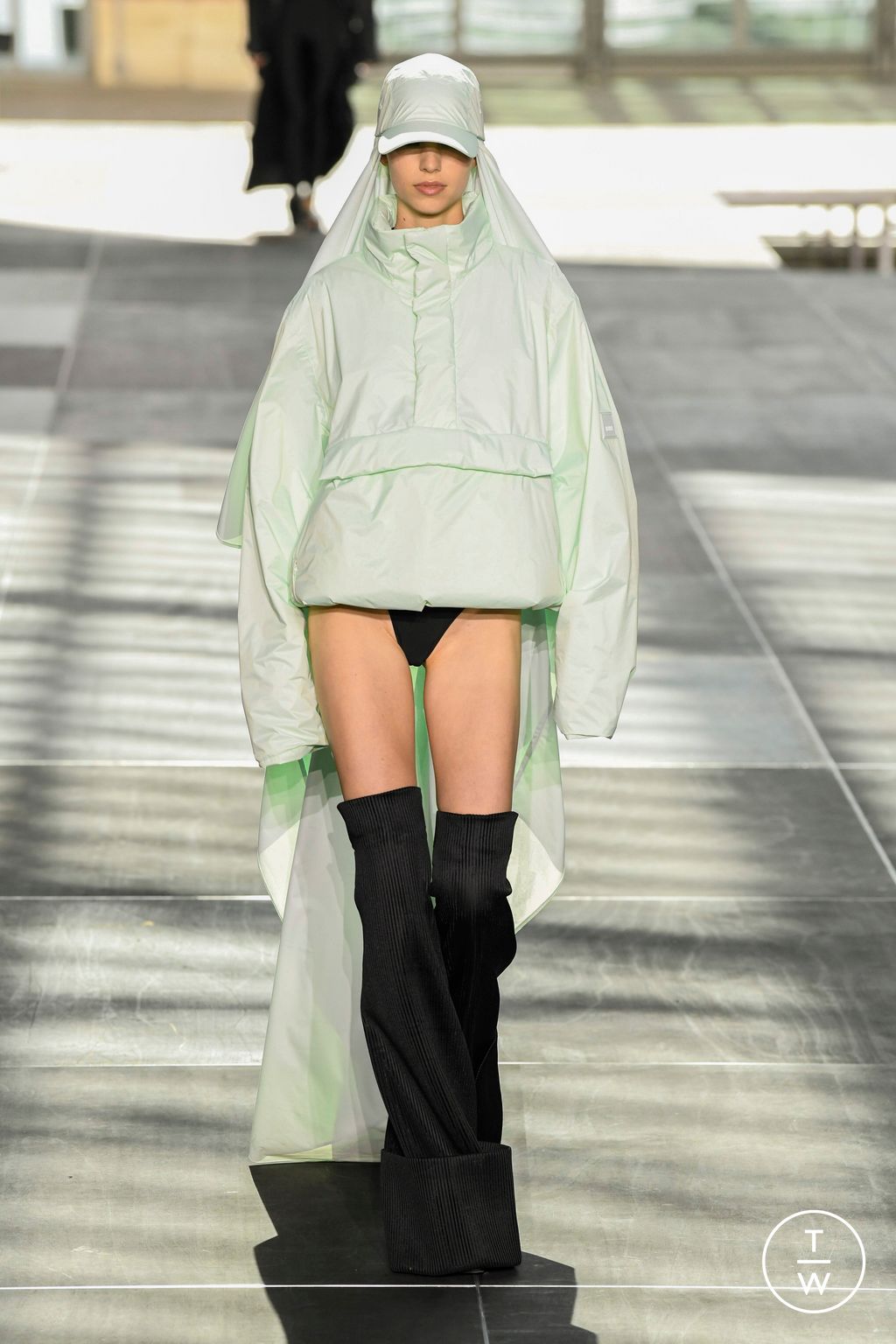 Fashion Week Paris Spring/Summer 2023 look 8 de la collection Rains menswear
