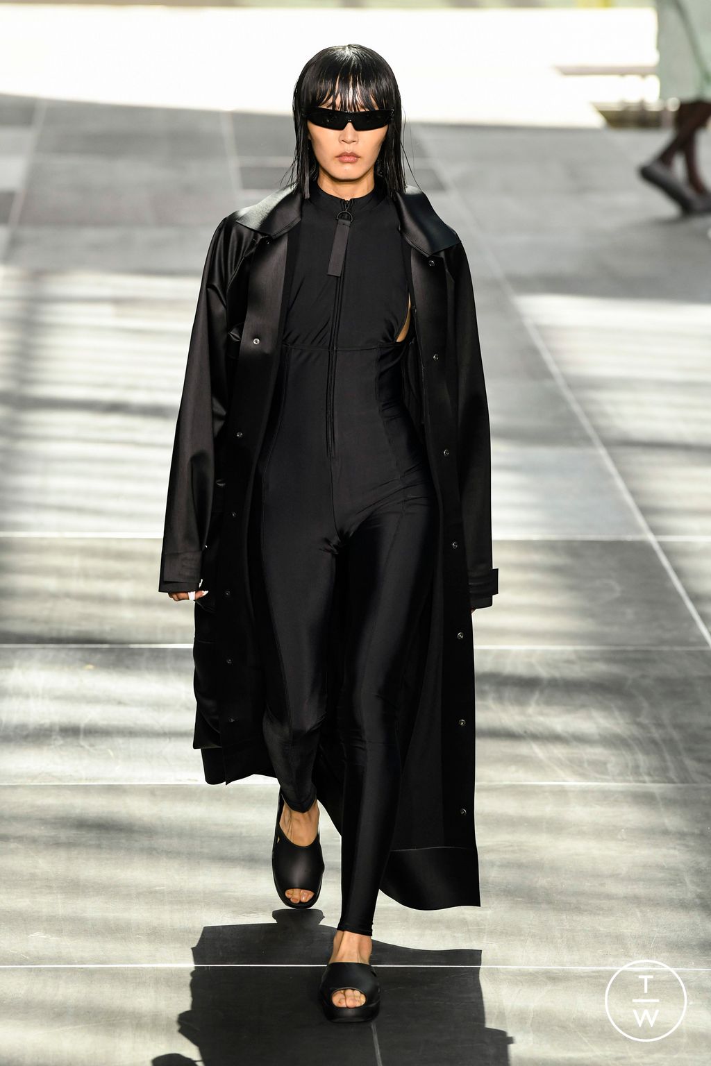 Fashion Week Paris Spring/Summer 2023 look 10 de la collection Rains menswear