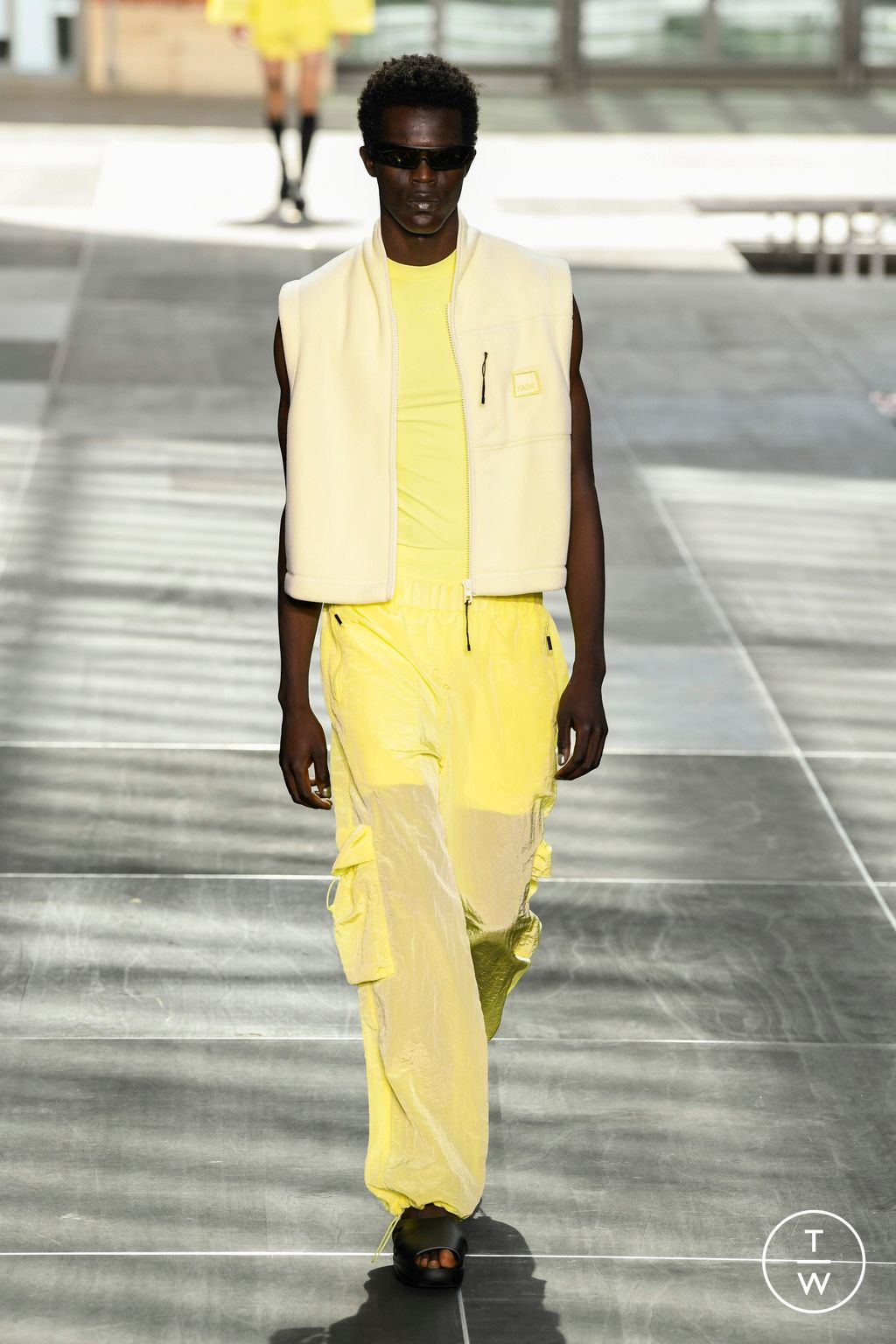 Fashion Week Paris Spring/Summer 2023 look 12 from the Rains collection 男装