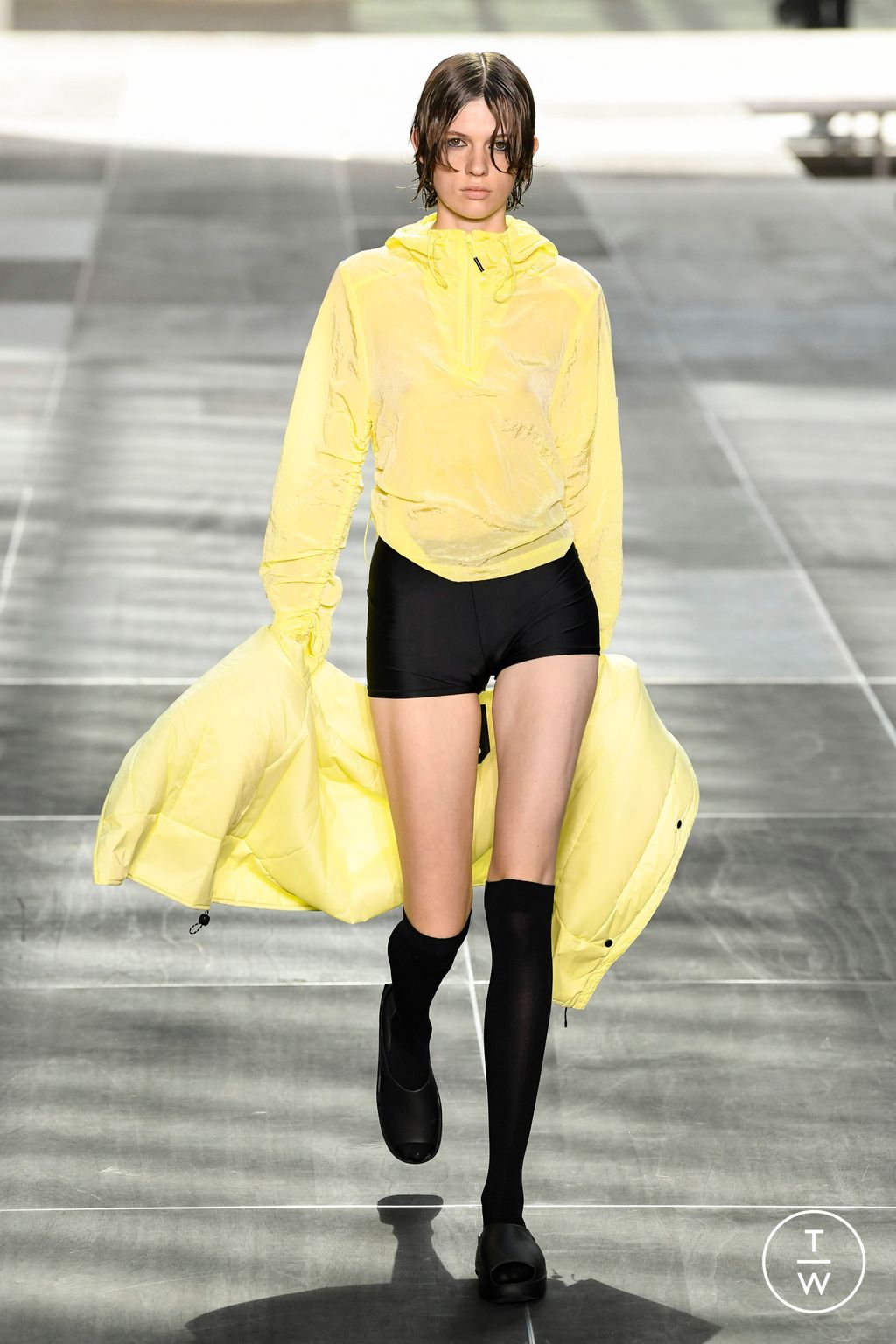 Fashion Week Paris Spring/Summer 2023 look 13 from the Rains collection 男装
