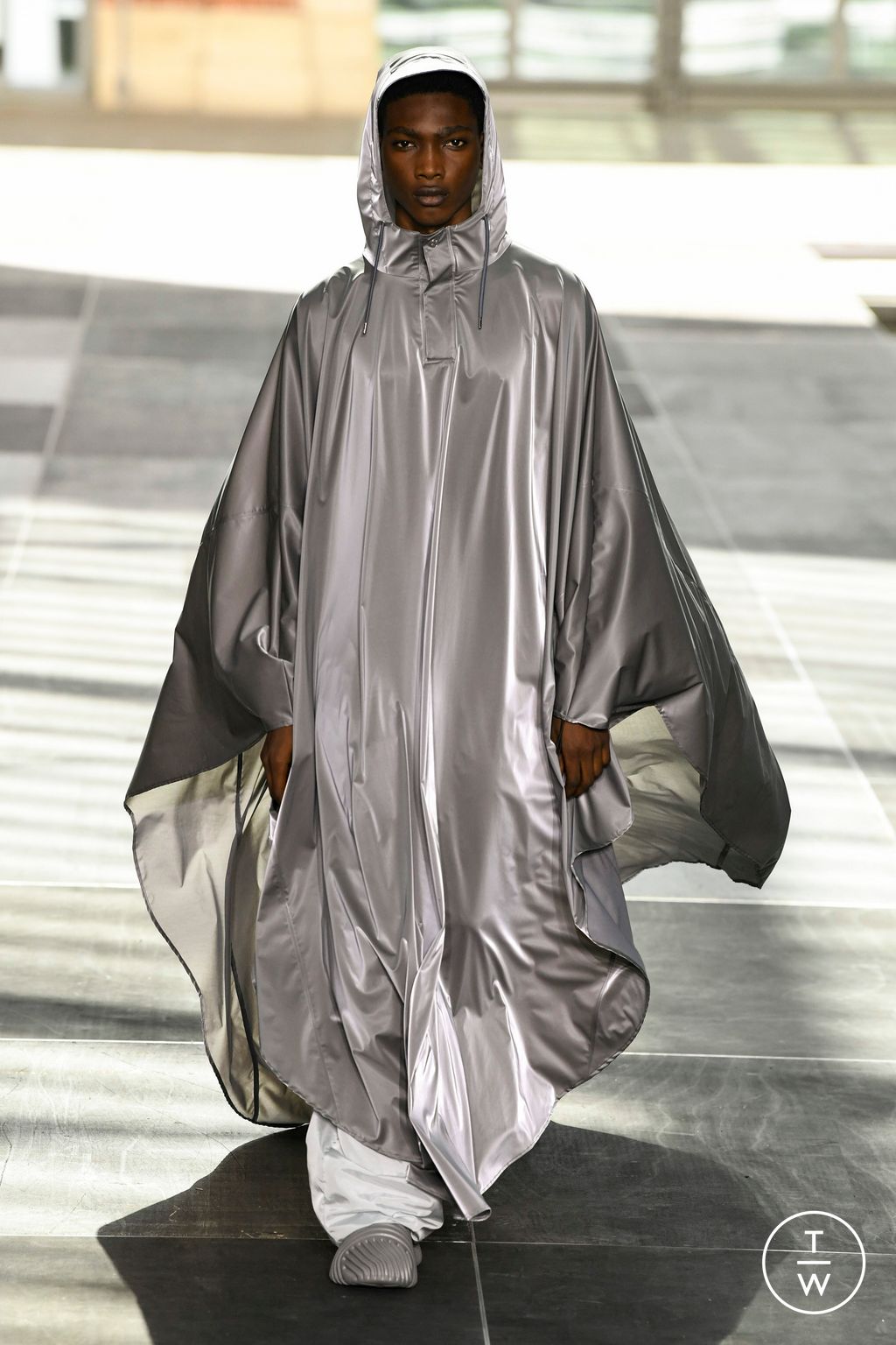 Fashion Week Paris Spring/Summer 2023 look 30 from the Rains collection menswear