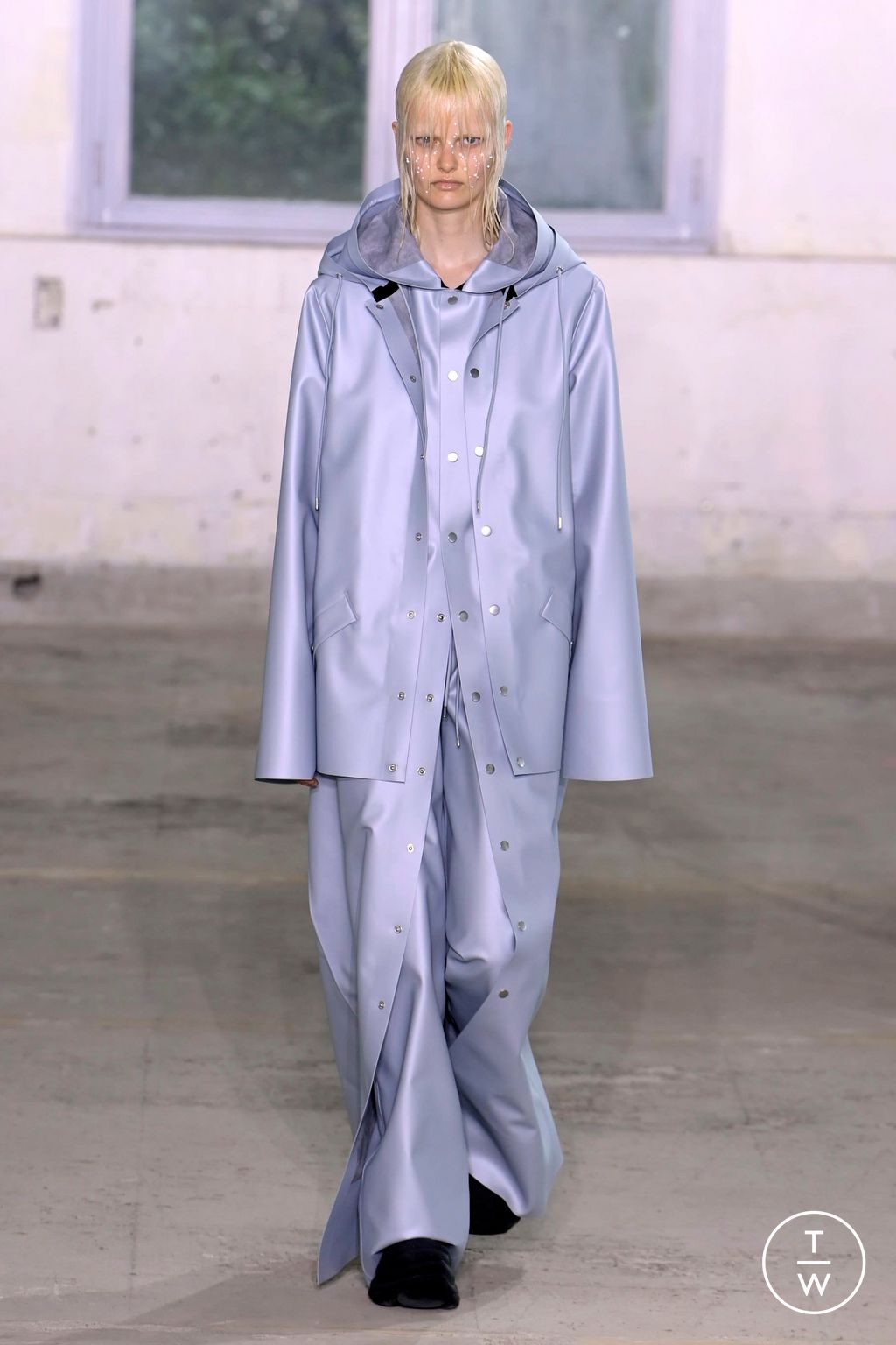 Fashion Week Paris Spring/Summer 2024 look 2 de la collection Rains menswear