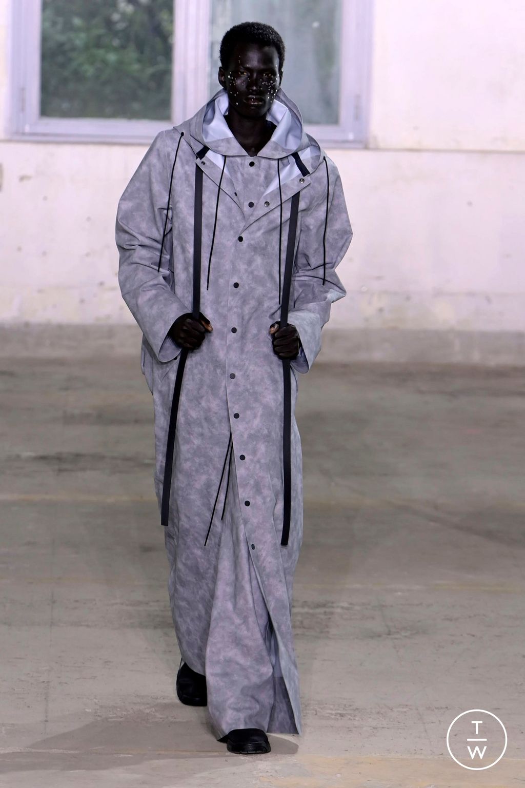 Fashion Week Paris Spring/Summer 2024 look 4 de la collection Rains menswear