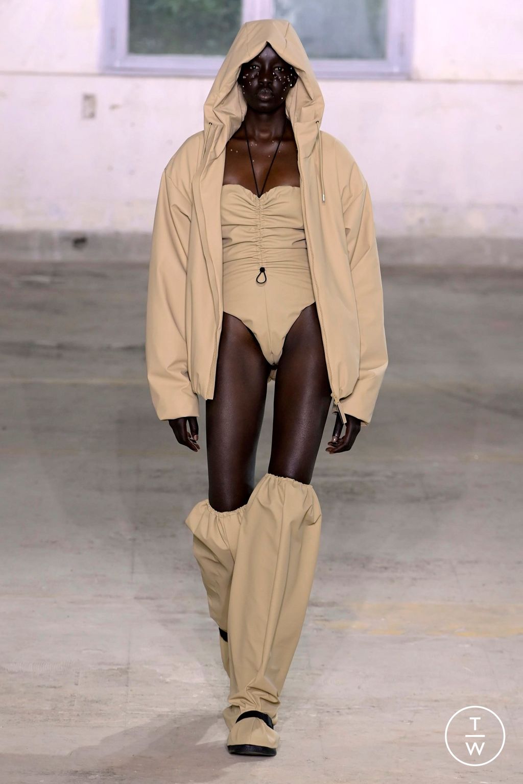 Fashion Week Paris Spring/Summer 2024 look 12 de la collection Rains menswear
