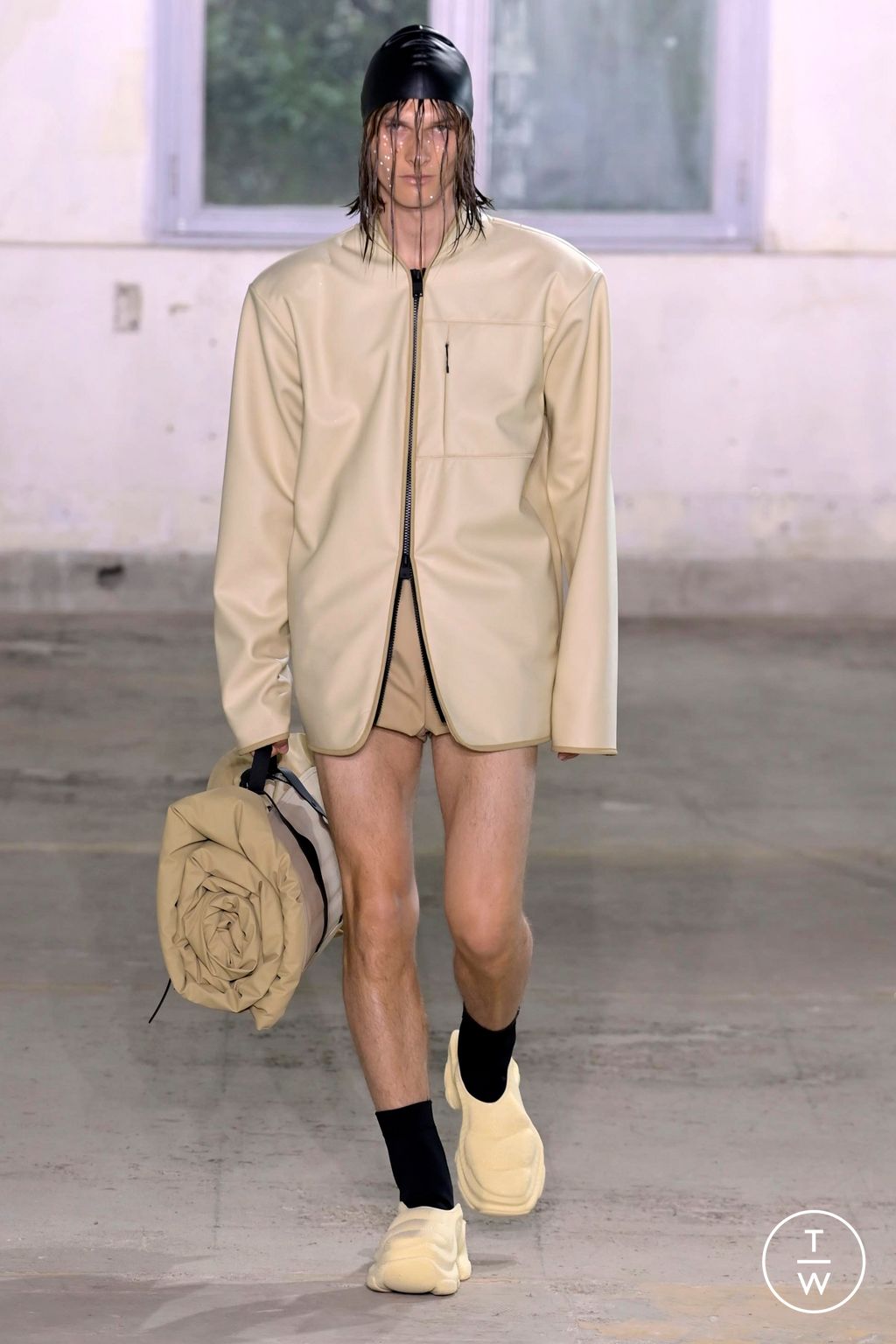 Fashion Week Paris Spring/Summer 2024 look 13 from the Rains collection 男装