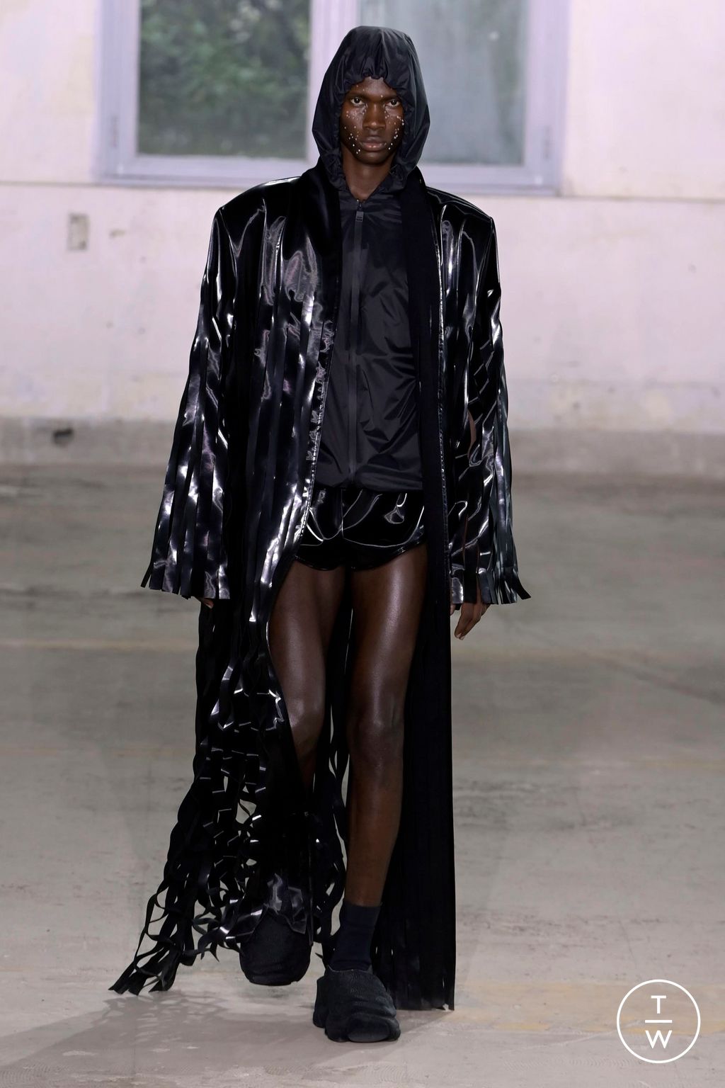 Fashion Week Paris Spring/Summer 2024 look 16 de la collection Rains menswear