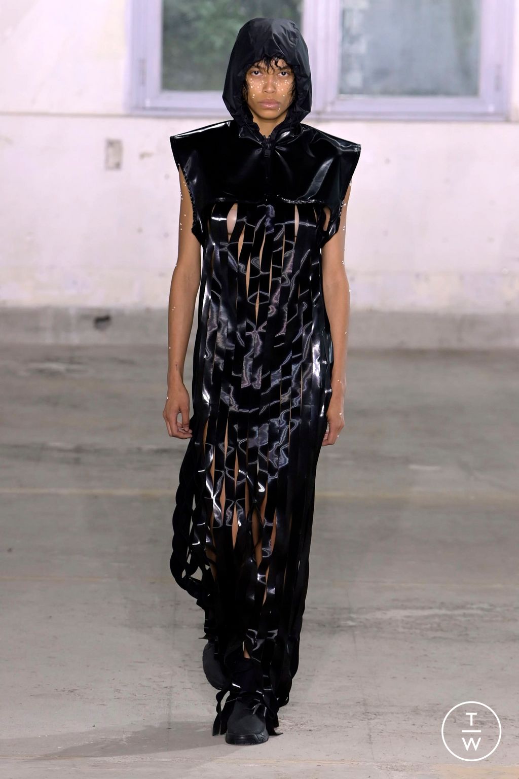Fashion Week Paris Spring/Summer 2024 look 18 from the Rains collection 男装