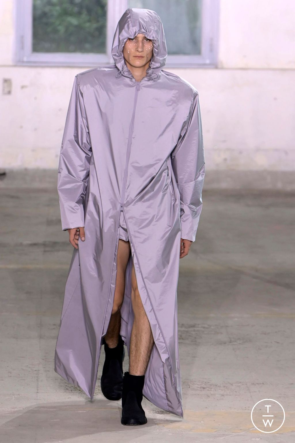 Fashion Week Paris Spring/Summer 2024 look 19 from the Rains collection 男装