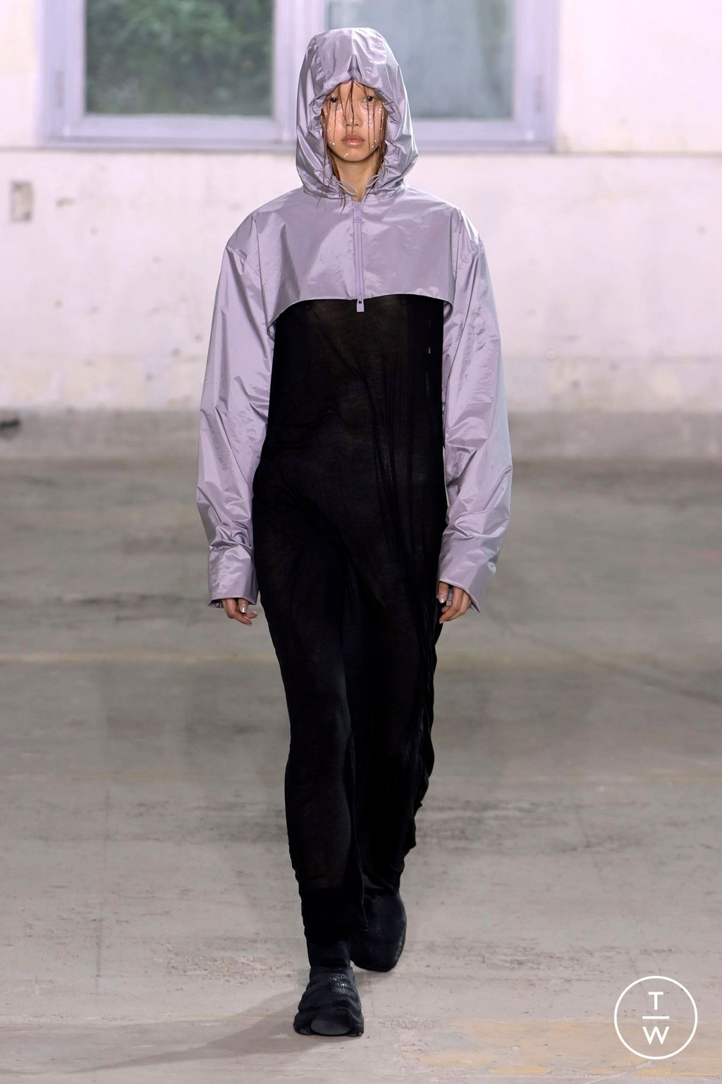 Fashion Week Paris Spring/Summer 2024 look 21 from the Rains collection 男装